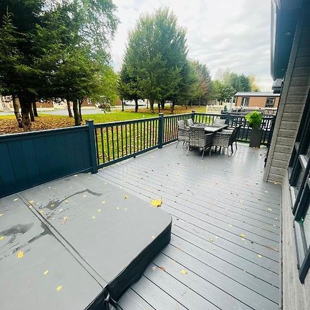 Copse View Lodge With Hot Tub Йорк Экстерьер фото